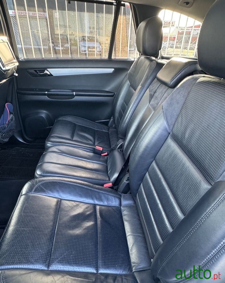 2010' Mercedes-Benz Classe R photo #4