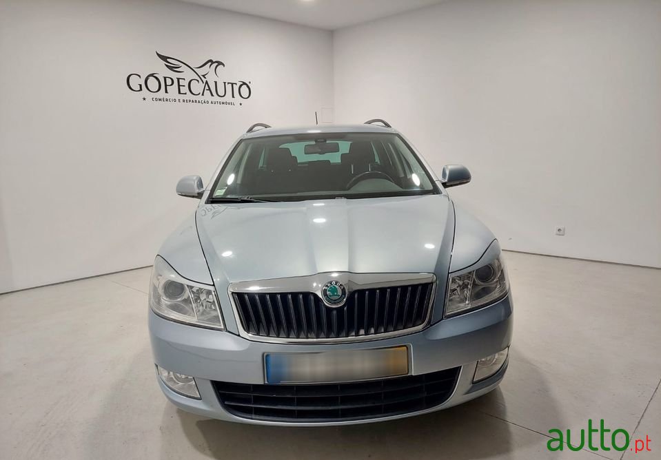 2011' Skoda Octavia Break photo #2