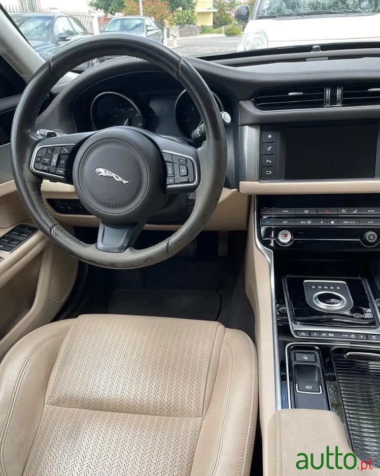 2016' Jaguar XF photo #6