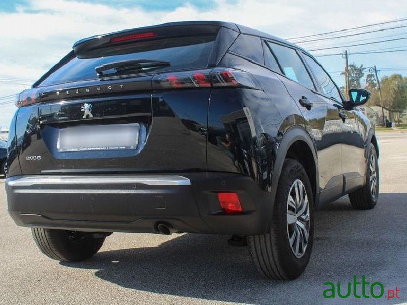 2023' Peugeot 2008 photo #2