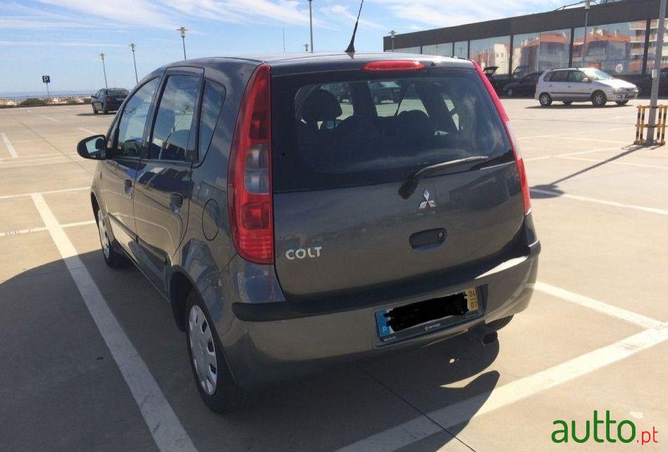 2004' Mitsubishi Colt photo #2