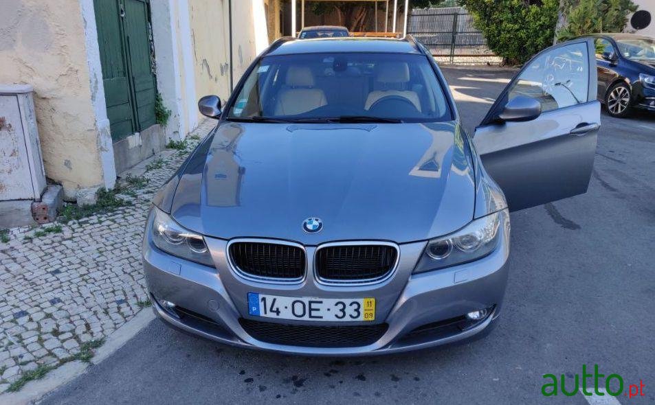 2011' BMW 320 320D Xdrive Auto photo #2