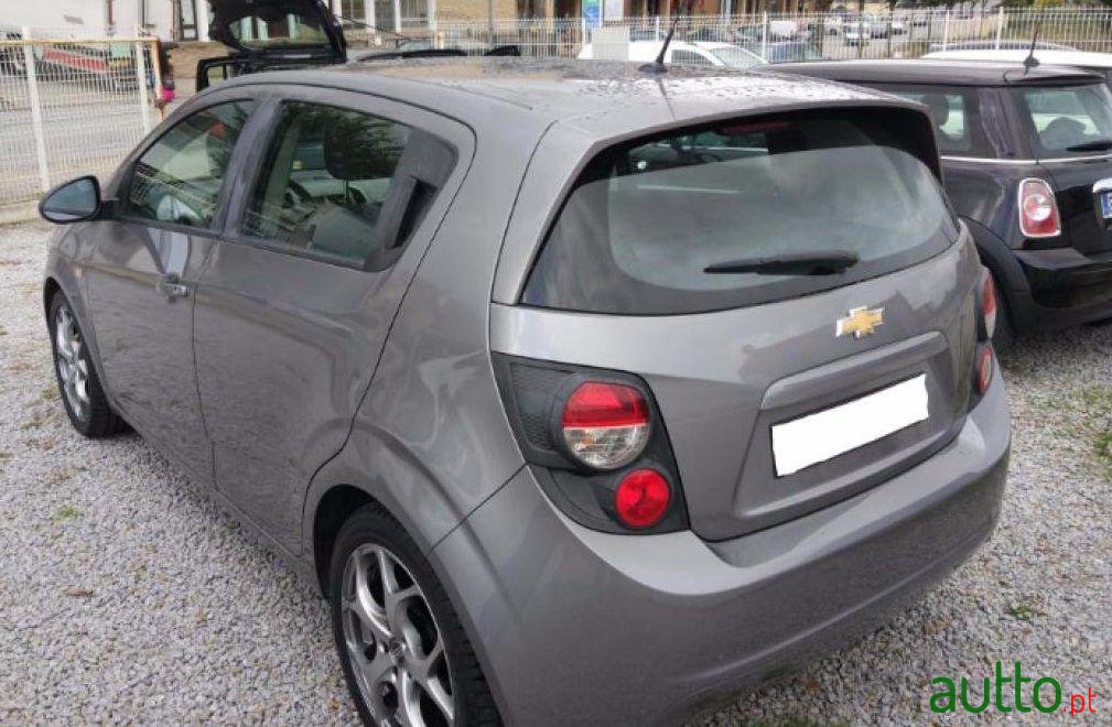 2013' Chevrolet Aveo 1.3 VCDi LTZ photo #2