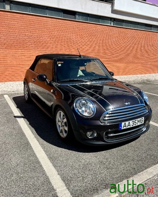2014' MINI Cabrio photo #3