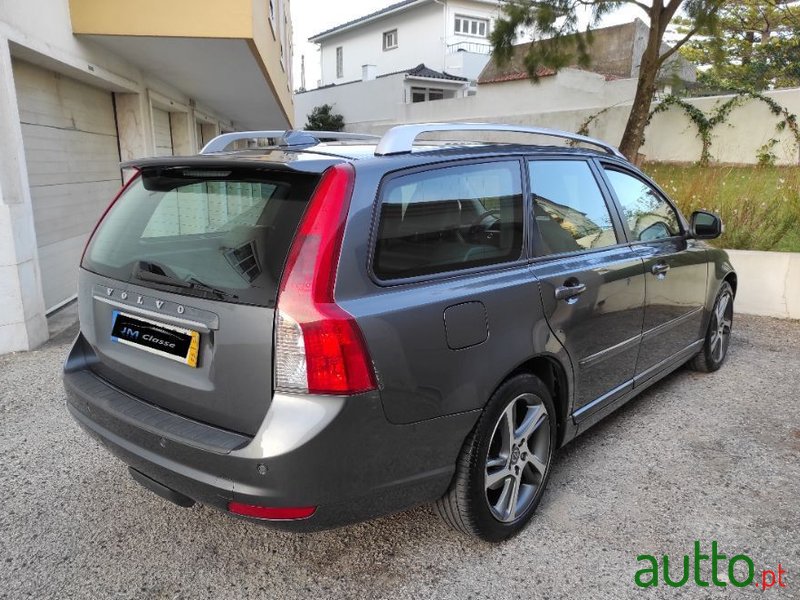 2011' Volvo V50 photo #6