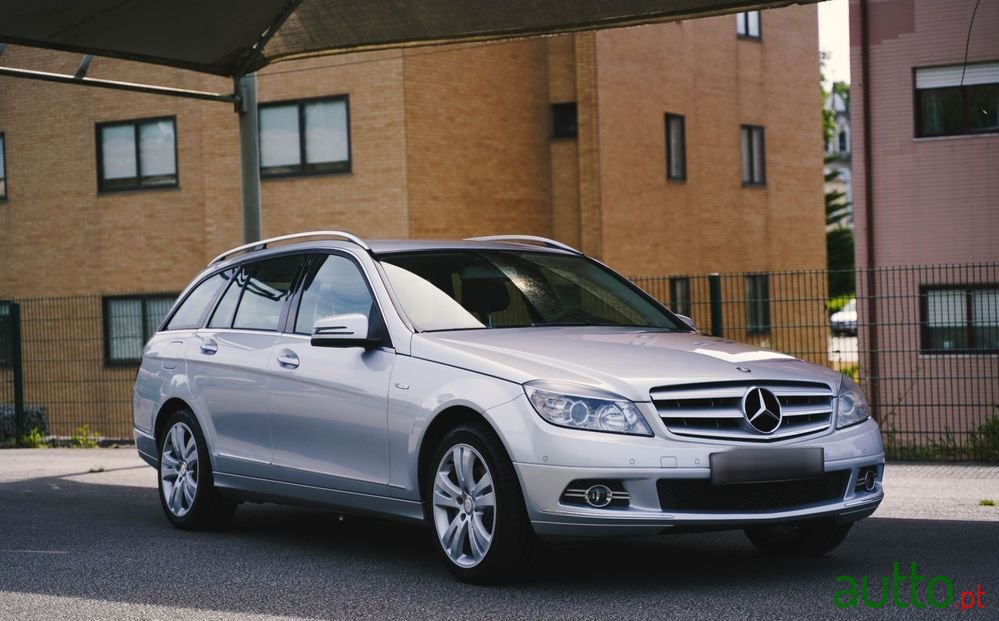 2010' Mercedes-Benz C 220 photo #2