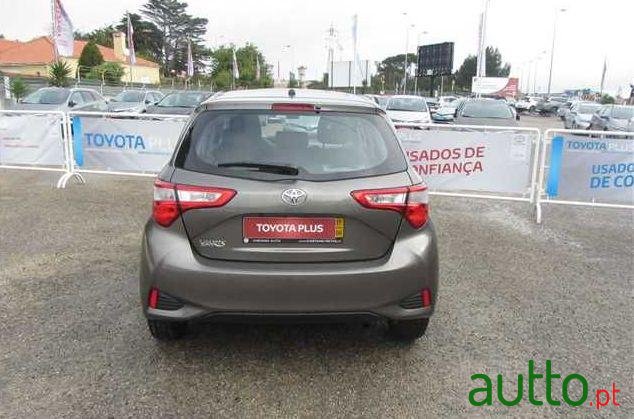 2017' Toyota Yaris photo #1