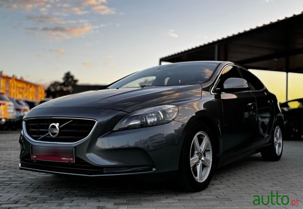 2013' Volvo V40 1.6 D2 Momentum photo #3