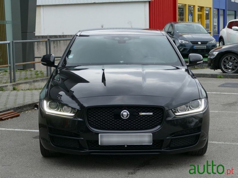 2017' Jaguar XE photo #2
