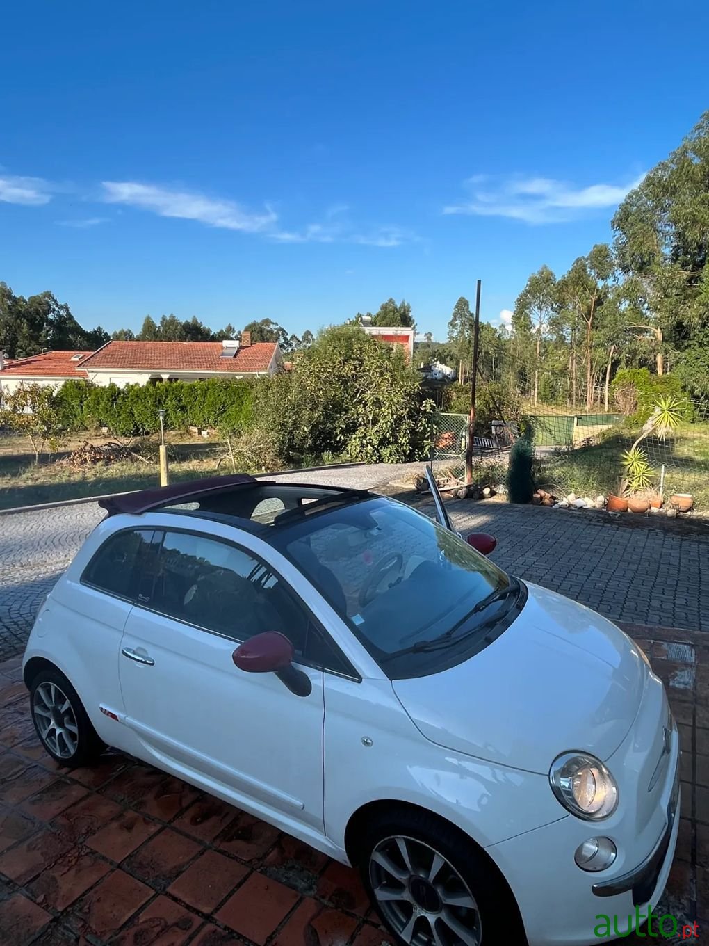 2010' Fiat 500C photo #2