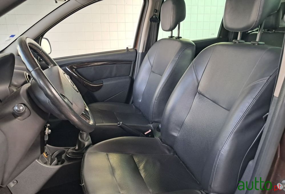 2011' Dacia Duster photo #4