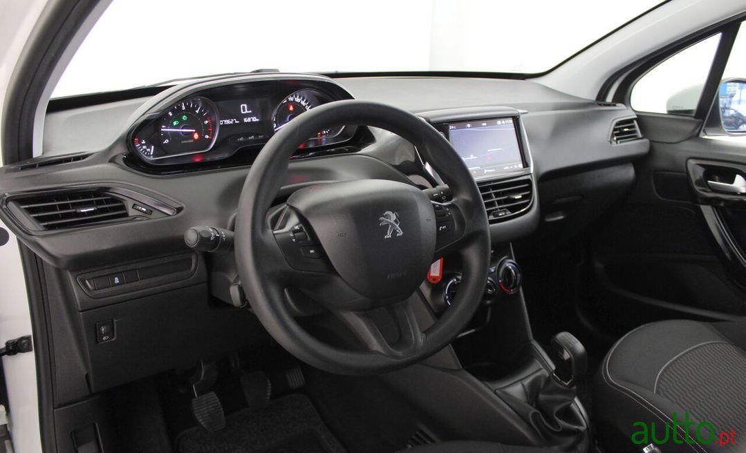 2017' Peugeot 208 photo #3