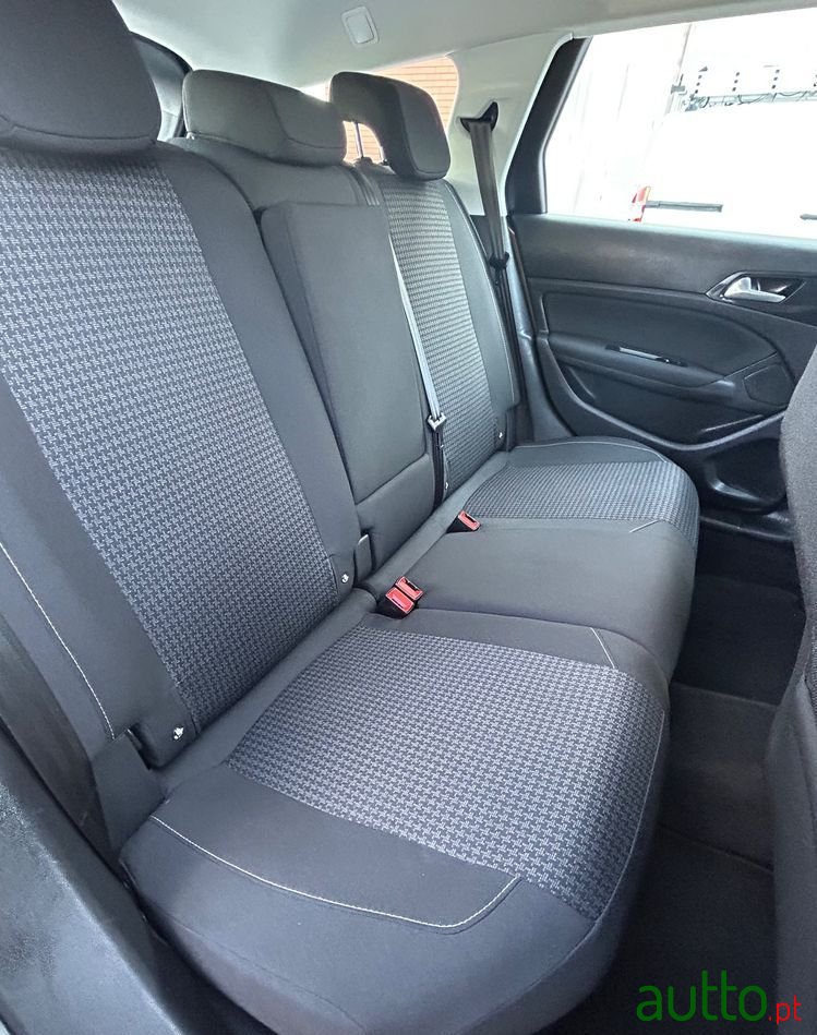 2018' Peugeot 308 1.5 Bluehdi Gt photo #4