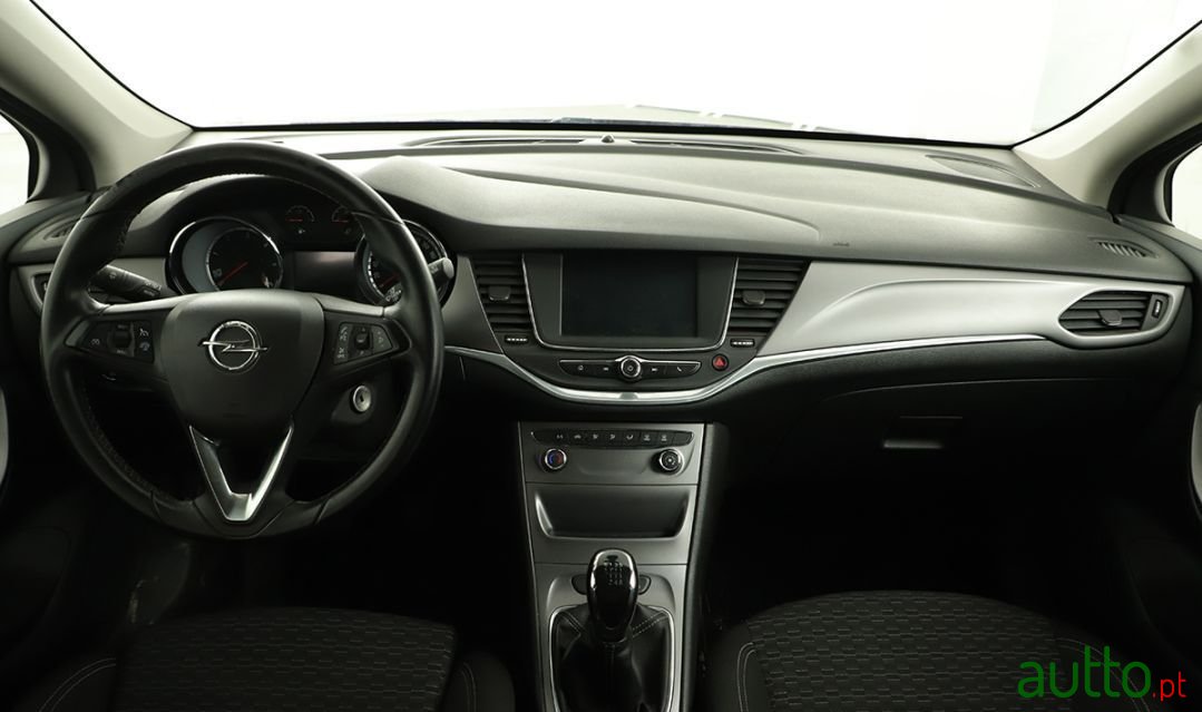 2015' Opel Astra photo #4