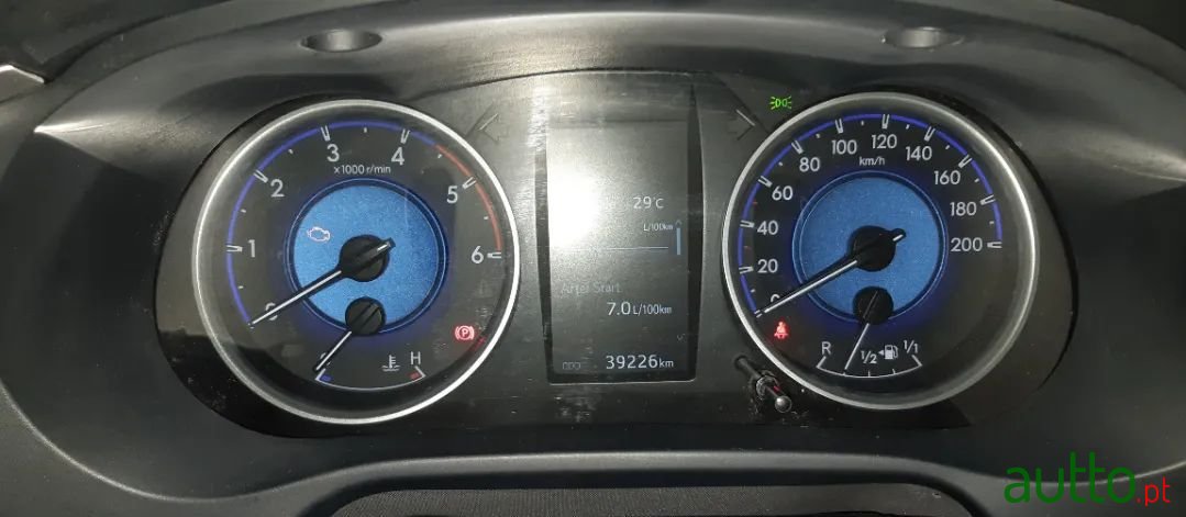 2020' Toyota Hilux photo #2