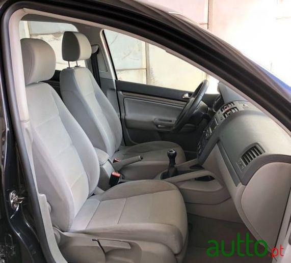 2003' Volkswagen Golf 1.4 photo #1