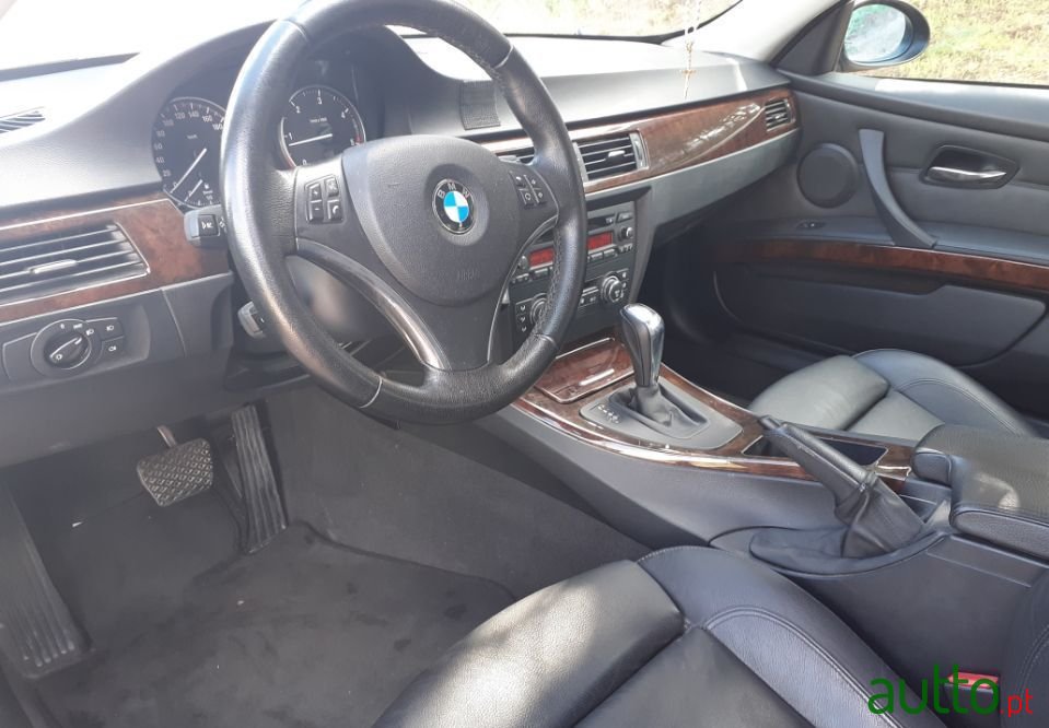 2008' BMW 320 photo #5