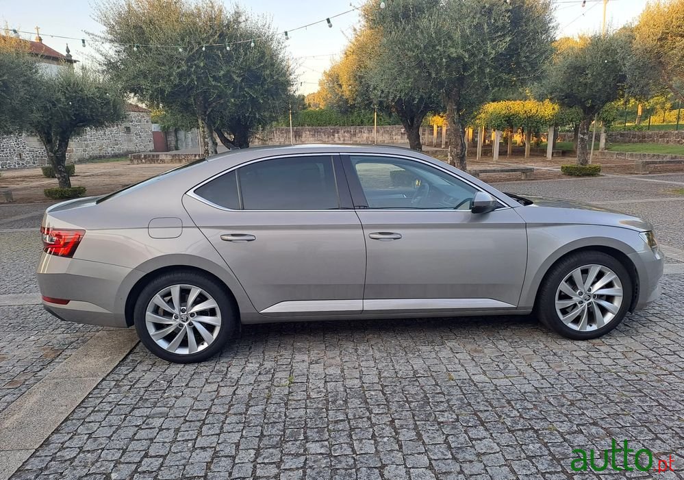 2019' Skoda Superb 1.6 Tdi Style photo #3