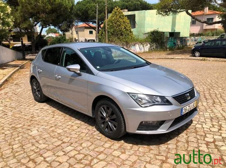 2004' SEAT Leon photo #1