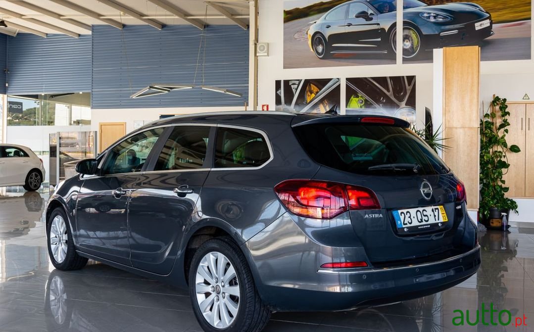 2015' Opel Astra Sports Tourer photo #4