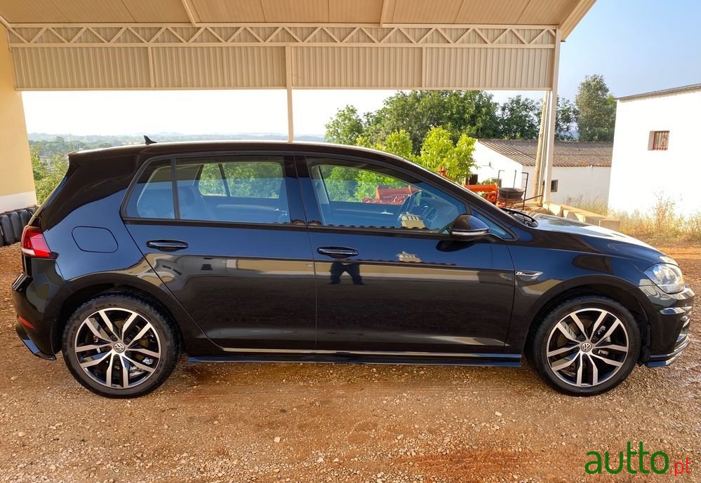2017' Volkswagen Golf 1.6 Tdi R-Line photo #2