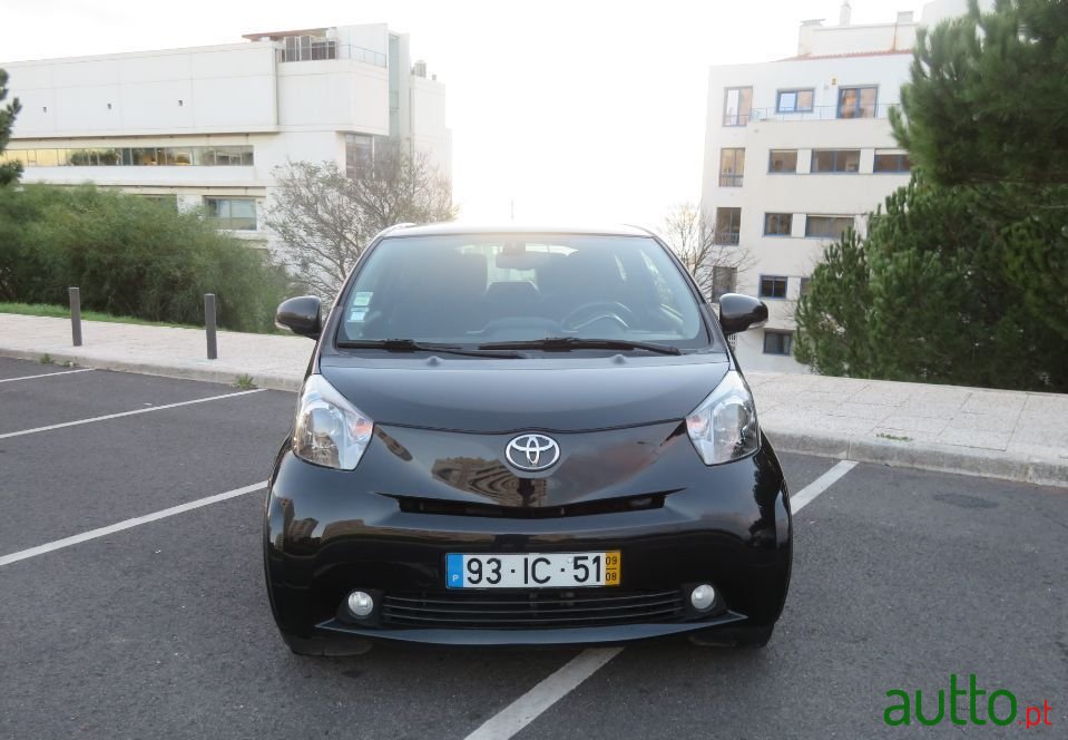 2009' Toyota iQ photo #2