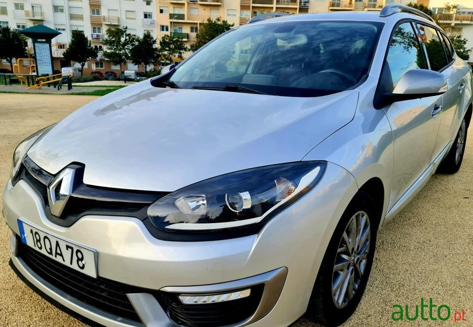 2015' Renault Megane Sport Tourer photo #2