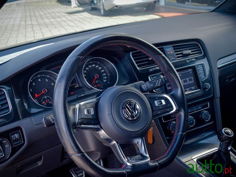 2015' Volkswagen Golf photo #4