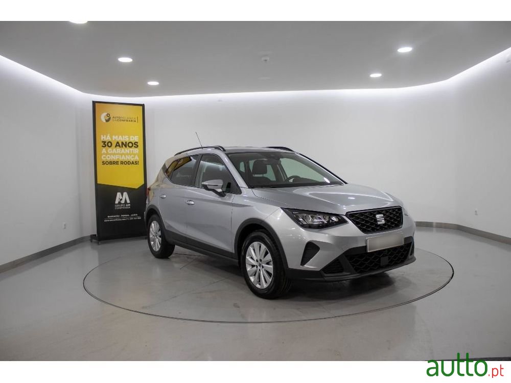 2023' SEAT Arona 1.0 Tsi Style photo #1