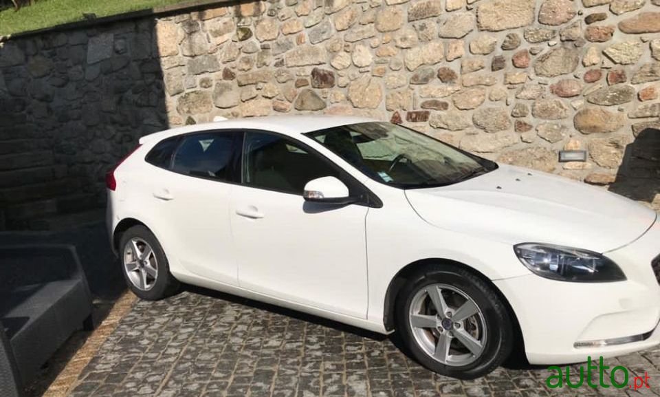 2013' Volvo V40 photo #1