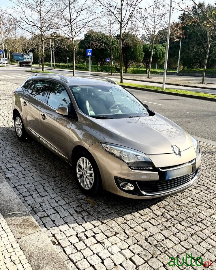 2012' Renault Megane Sport Tourer photo #4