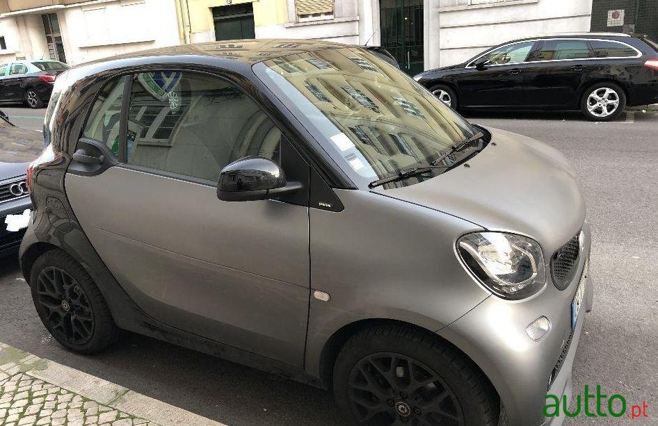 2019' Smart Fortwo photo #2