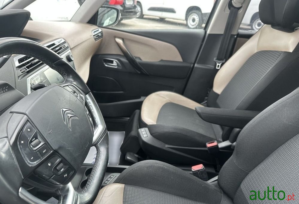 2014' Citroen C4 Grand Picasso photo #4