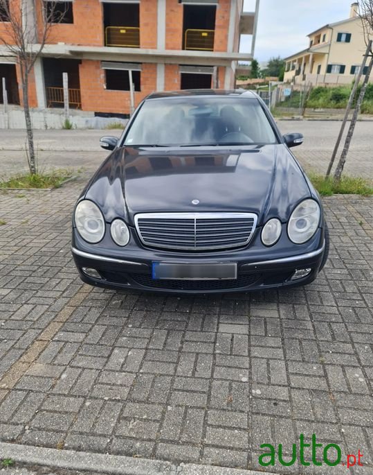 2002' Mercedes-Benz E-270 photo #2