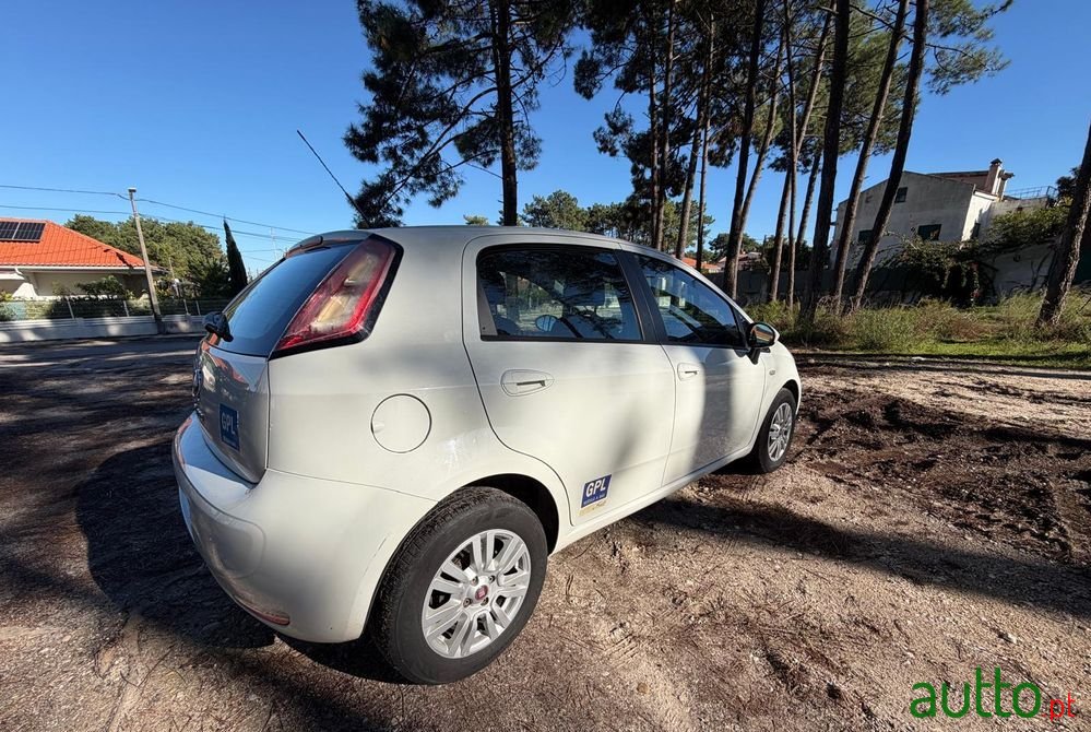 2013' Fiat Punto Evo photo #6