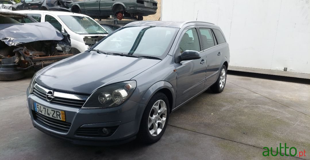 2005' Opel Astra photo #1