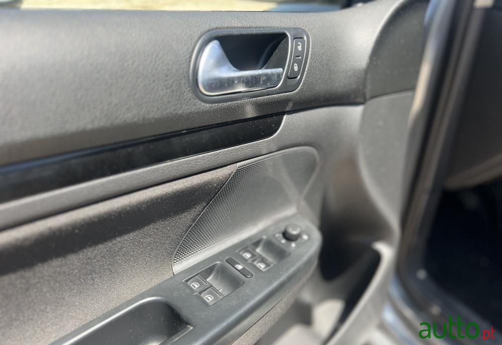 2011' Volkswagen Golf Sportsvan photo #6