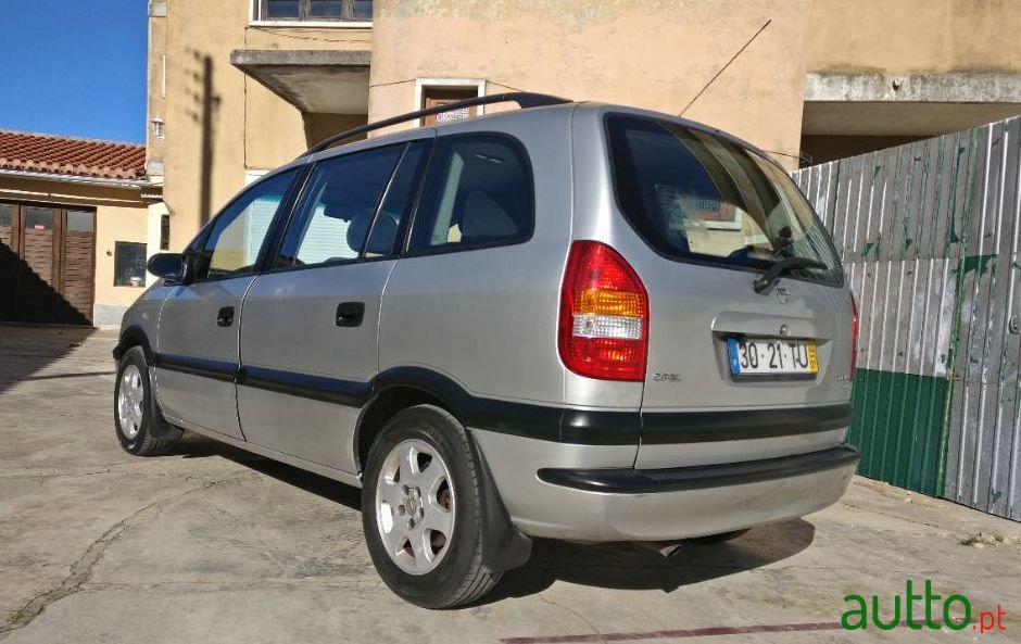 2002' Opel Zafira photo #1