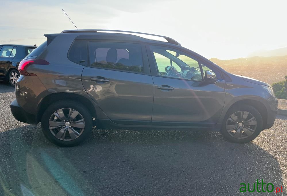 2018' Peugeot 2008 photo #5