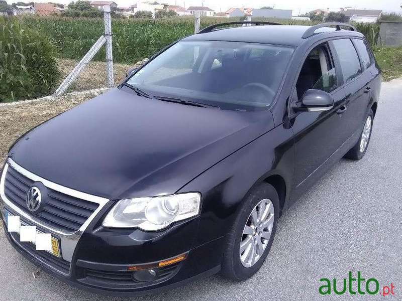 2007' Volkswagen Passat Variant photo #2