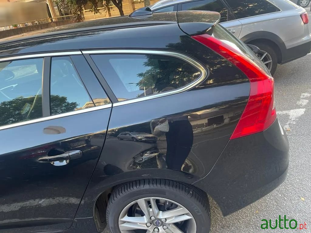 2016' Volvo V60 photo #5