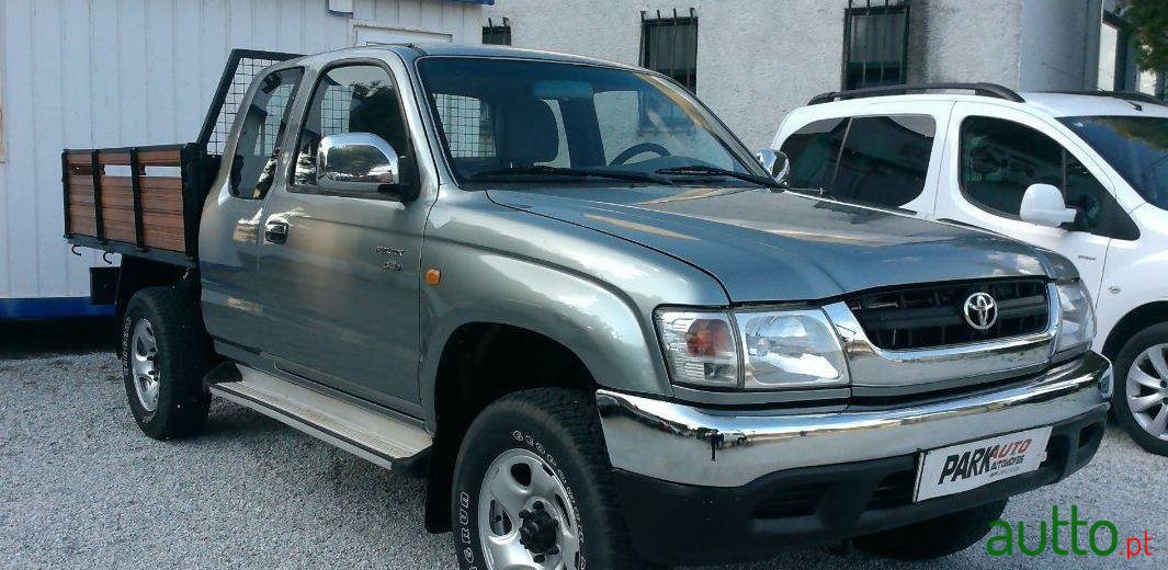 2005' Toyota Hilux photo #1