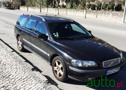 2002' Volvo V70 D5 photo #2