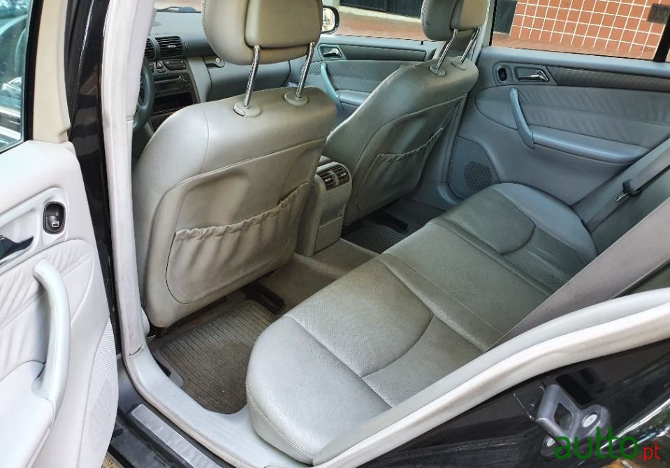 2002' Mercedes-Benz 220 photo #5