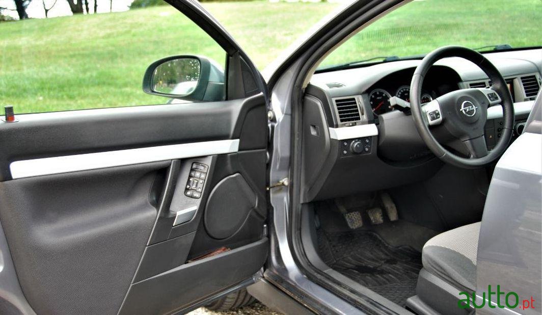 2005' Opel Vectra Caravan photo #2