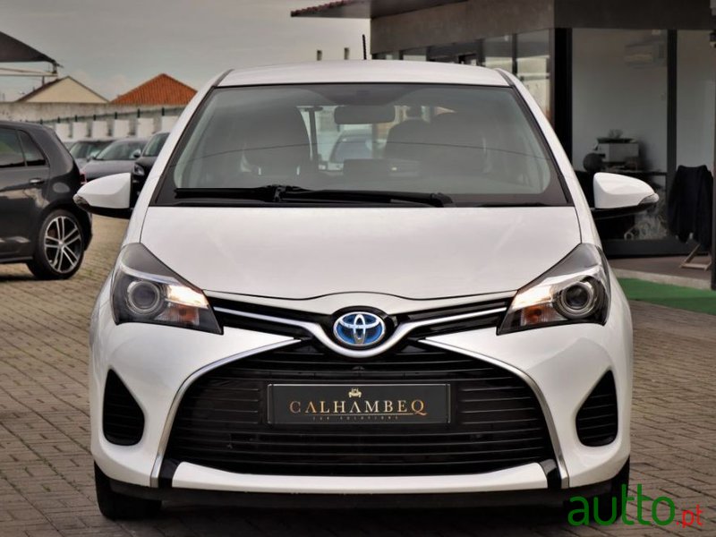 2017' Toyota Yaris photo #2