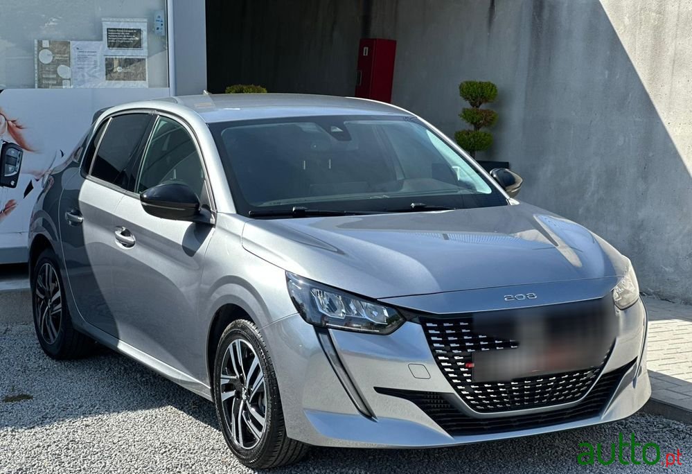 2023' Peugeot 208 photo #2