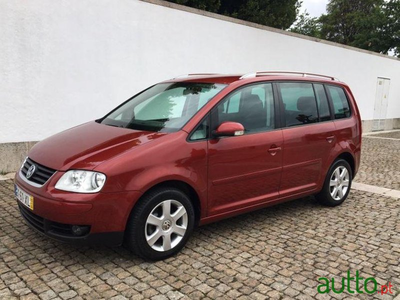 2004' Volkswagen Touran 1.9 Tdi photo #2