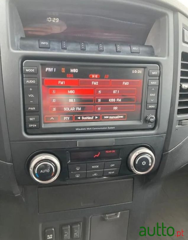 2012' Mitsubishi Pajero photo #2