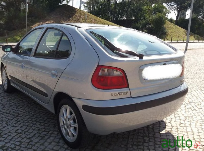 2001' Renault Megane photo #1